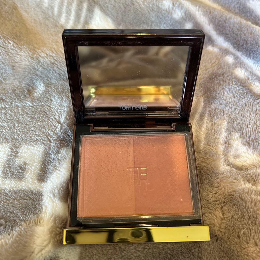 トムフォード シェイドアンドイルミネイトブラッシュ 05 サンドランク