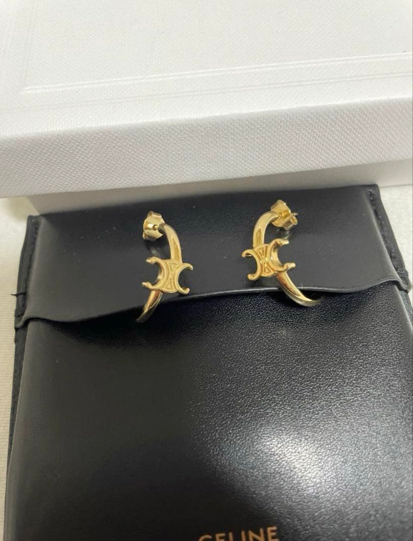 セリーヌ　アシンメトリックフープピアス / ゴールドフィニッシュブラス