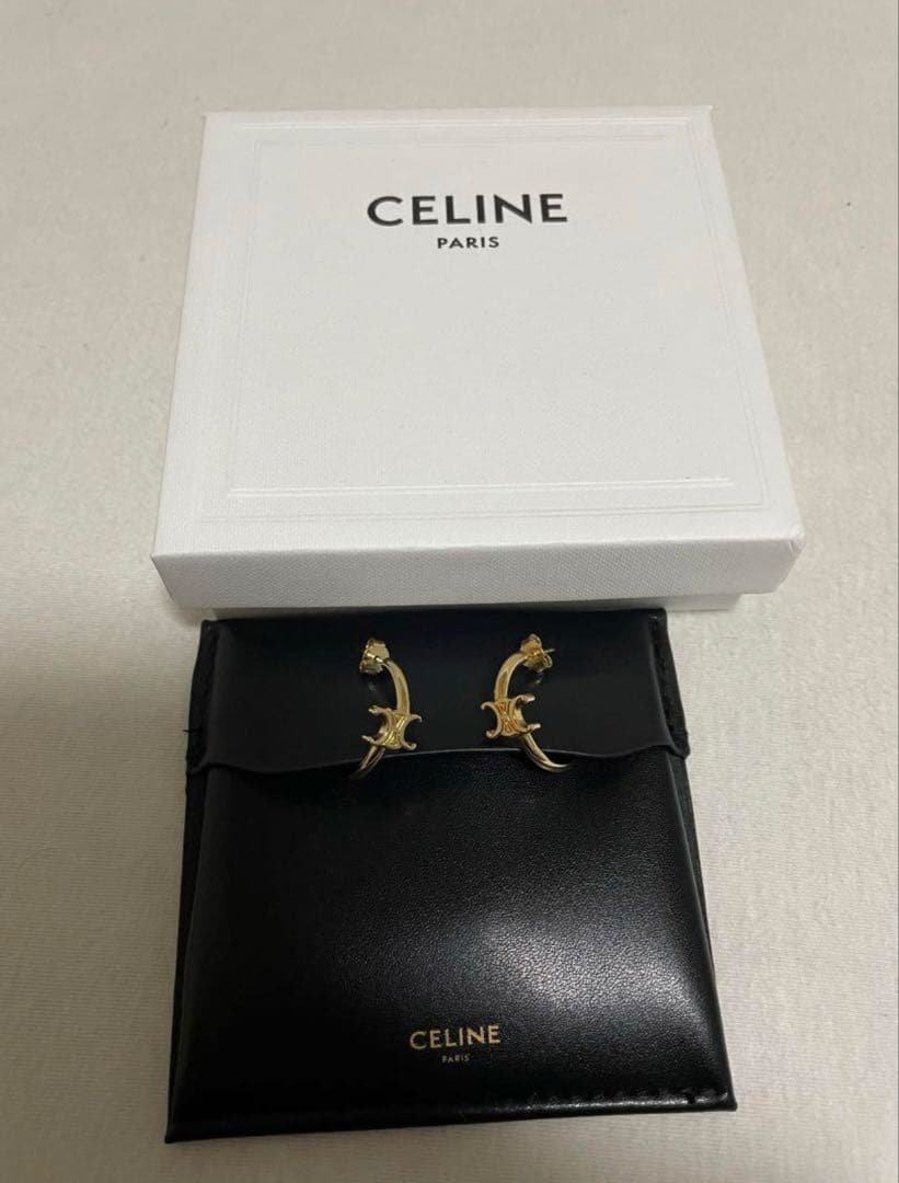 セリーヌ　アシンメトリックフープピアス / ゴールドフィニッシュブラス