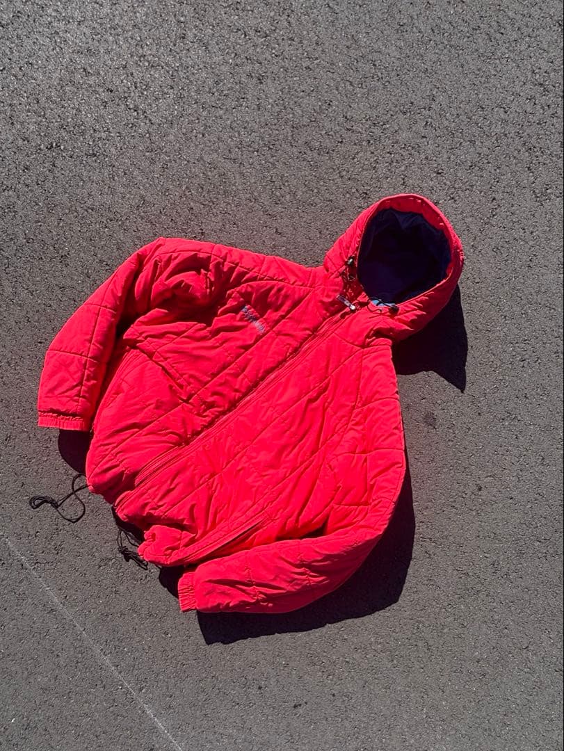 Columbia hooded puffer jacket レッド ライトブルー