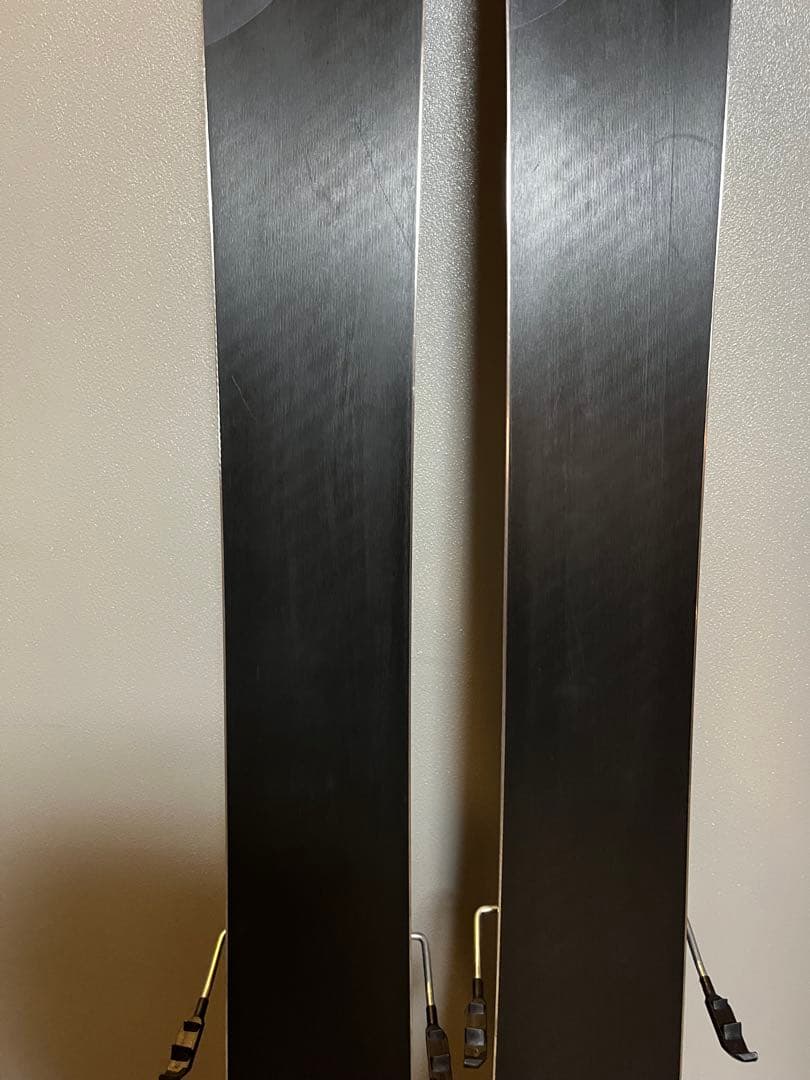 スキー板　Armada JJ 175cm