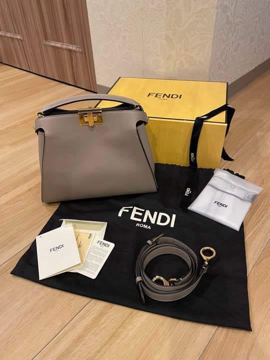 フェンディ FENDI ピーカブー　エッセンシャリー