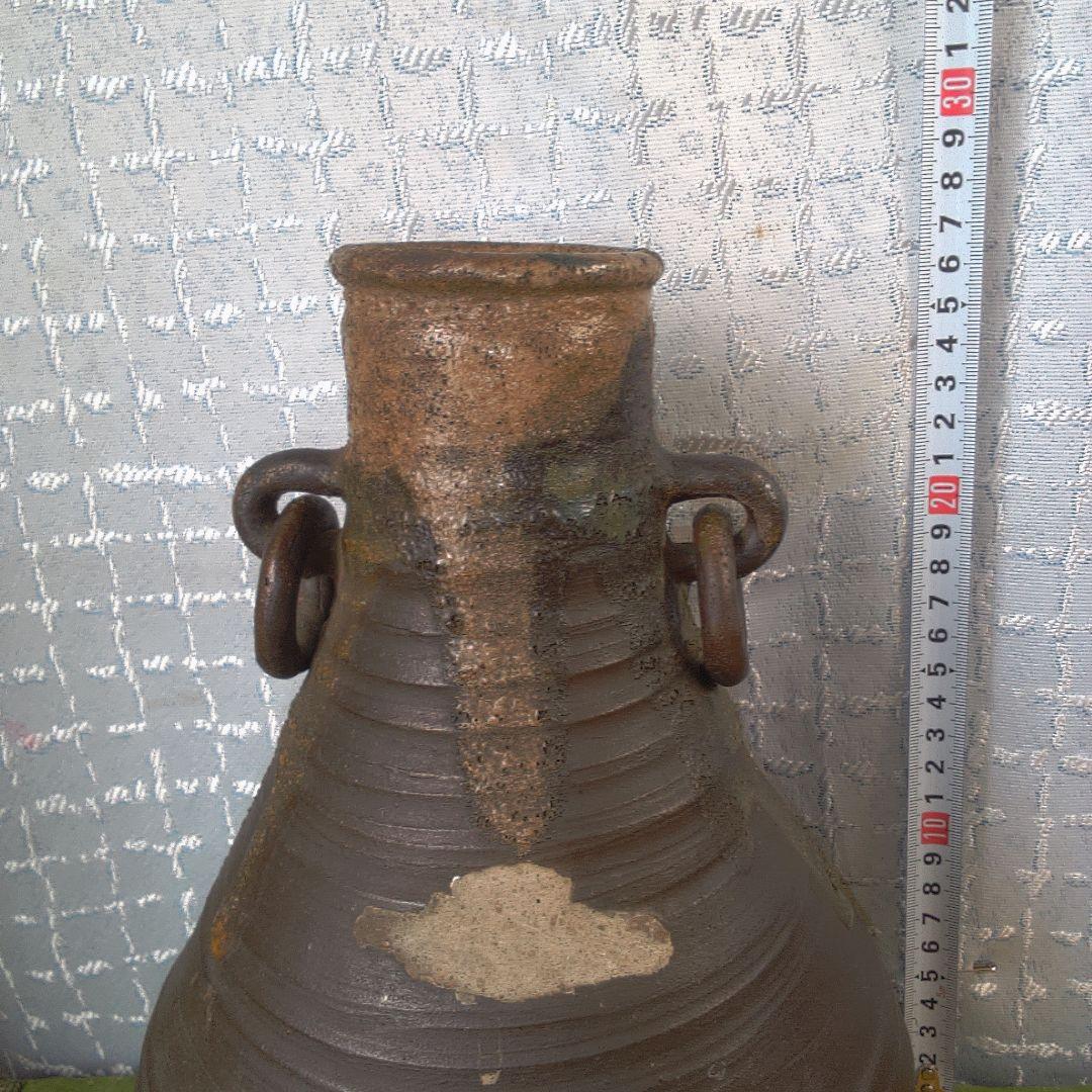 茶色の陶器製壺 金属製ハンドル付き 直しあります