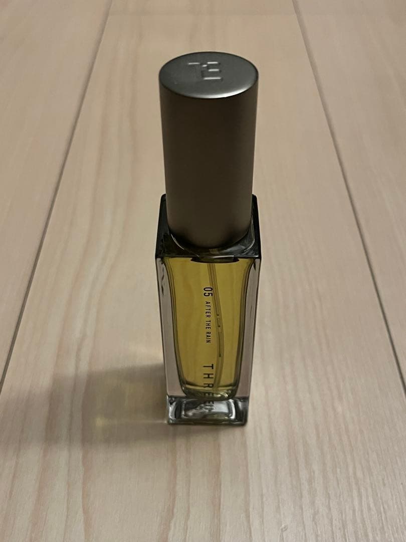 【未使用品】THREE エッセンシャルセンツ R 05
