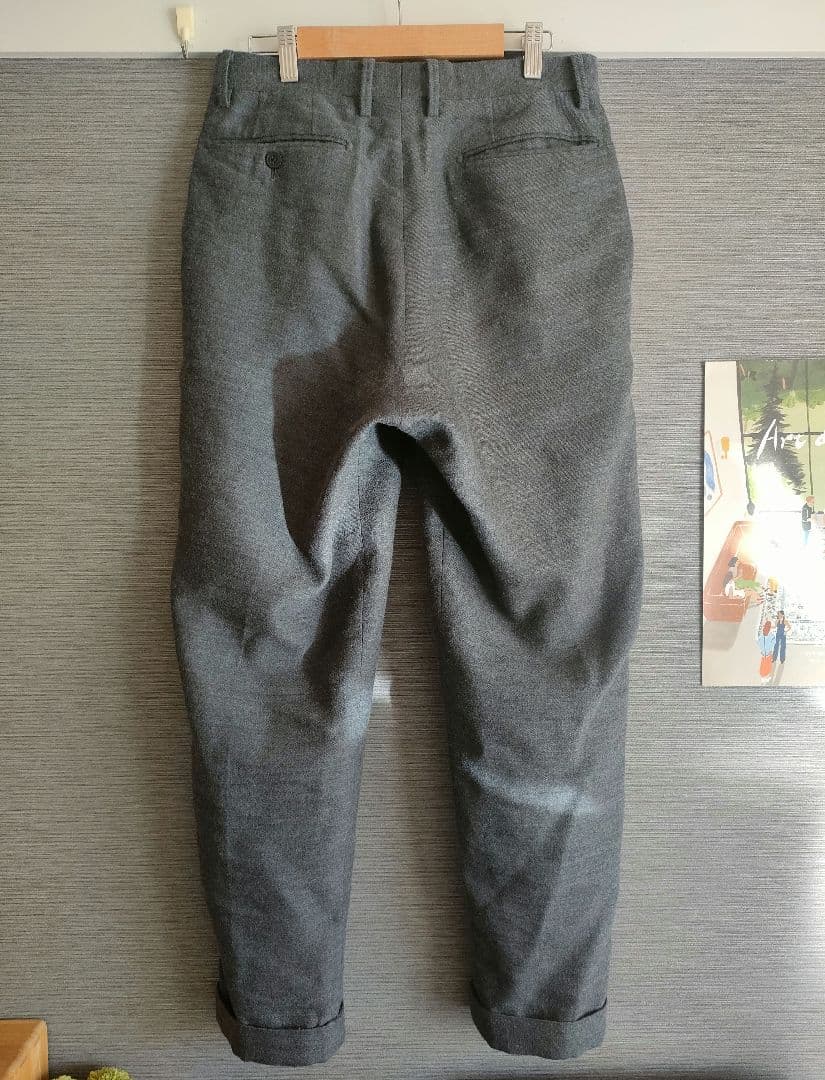 comoli コモリ ウールリネン2タックパンツ