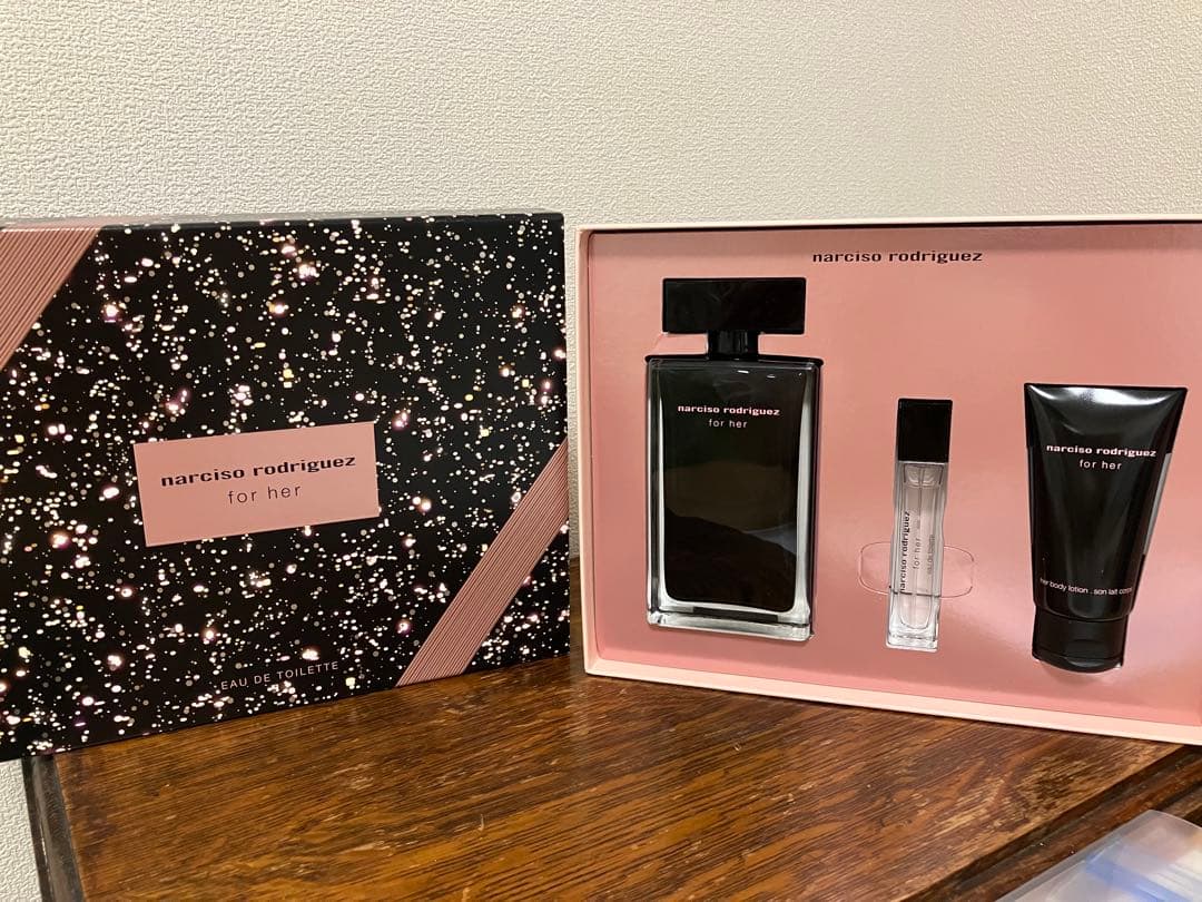 箱入りnarciso rodriguez for her 香水セット