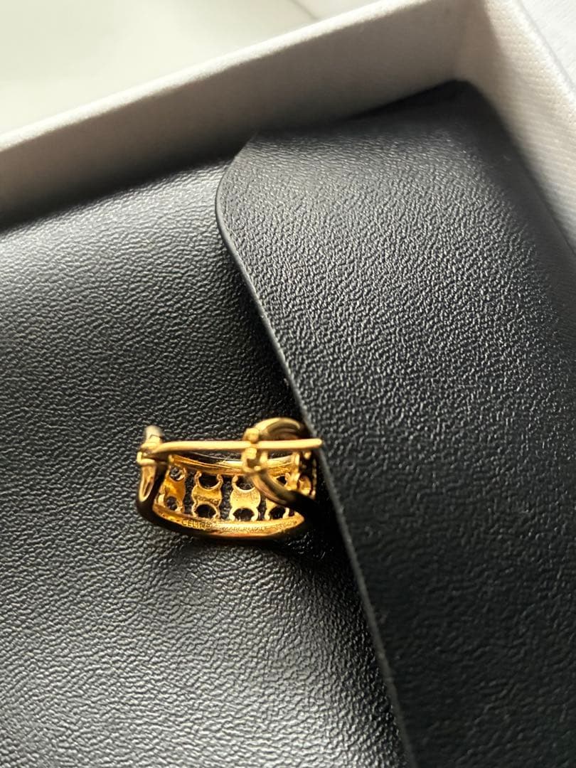 p*h様 廃盤　セリーヌ トリオンフ マルチフープピアス ゴールド　片耳のみ