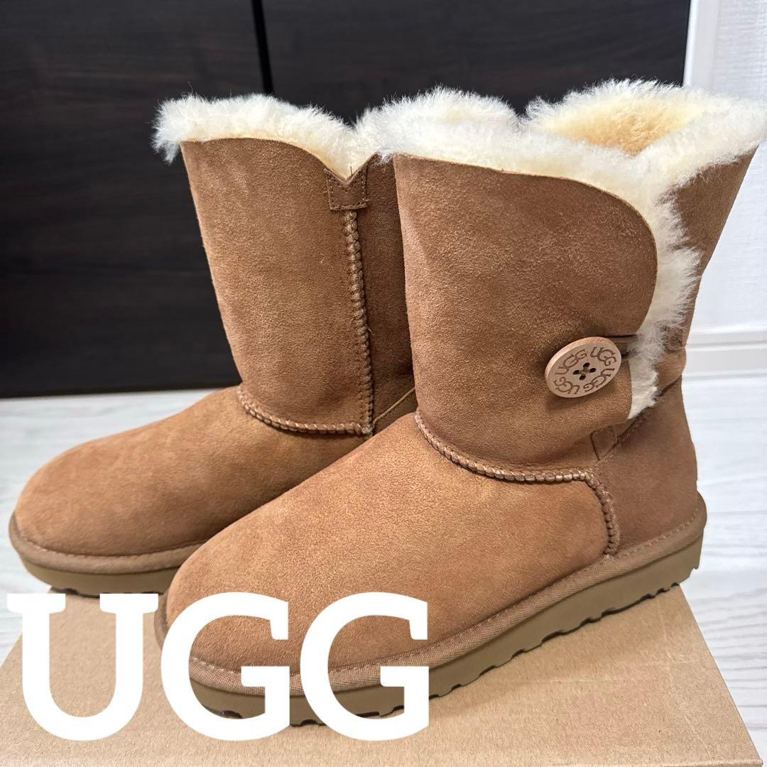 UGG ベイリーボタン　チェスナットUS7