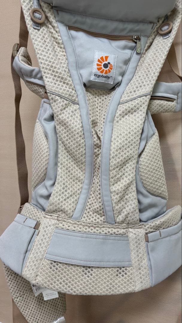 エルゴベビー　オムニブリーズ　サンドベージュ ベルトカバーつき