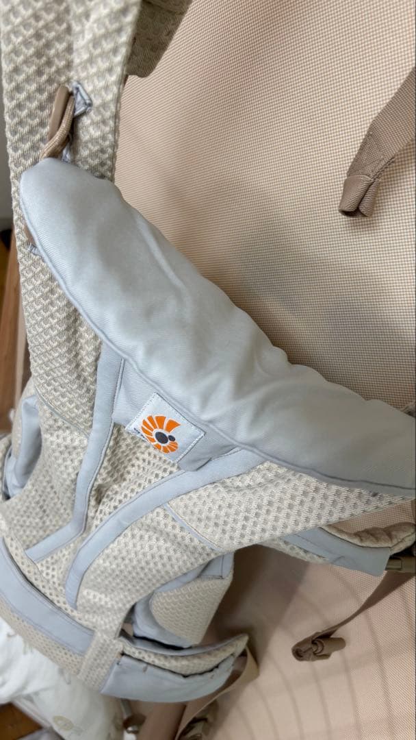 エルゴベビー　オムニブリーズ　サンドベージュ ベルトカバーつき