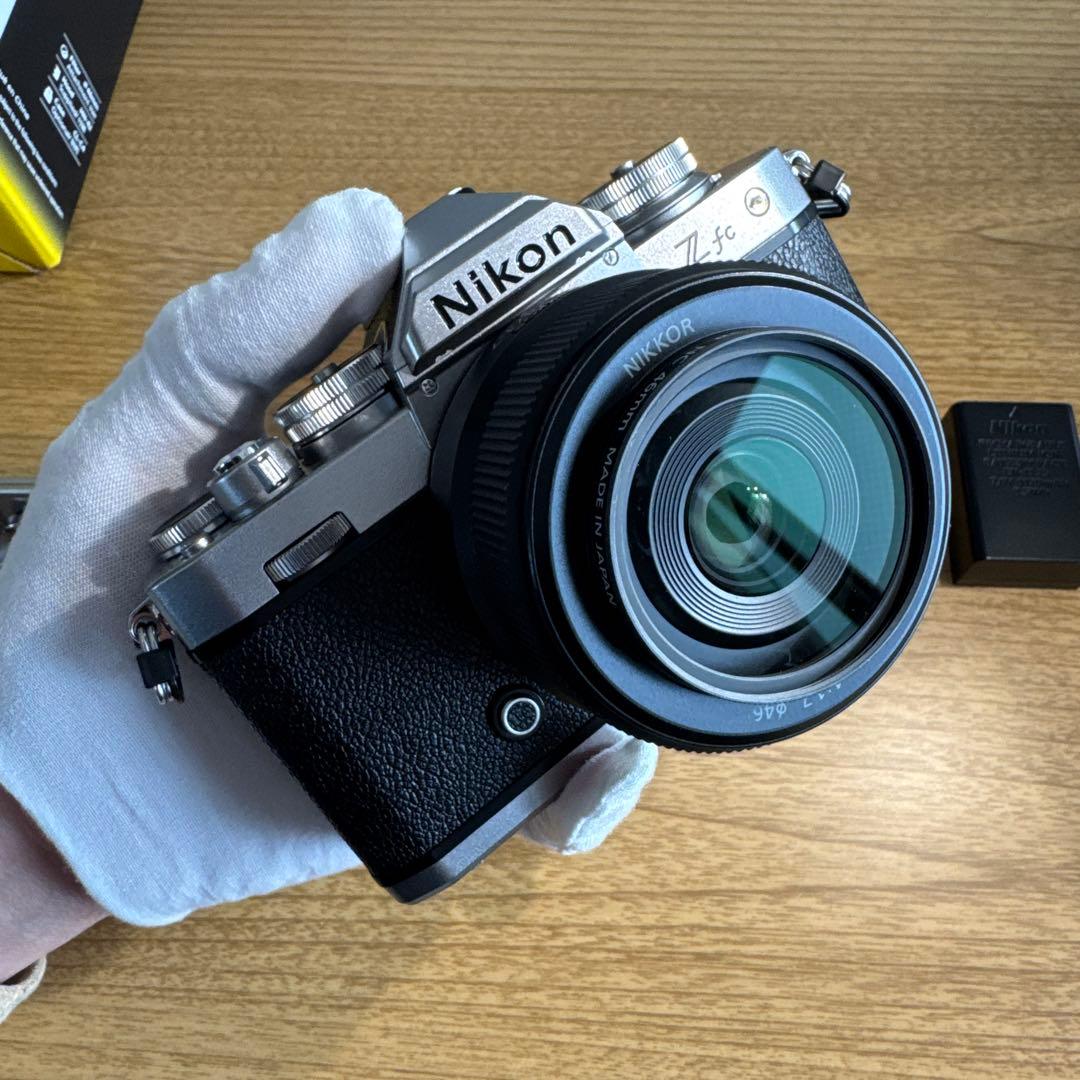 Nikon Zfc シルバー 本体+NIKKOR Z DX 24mm f 1.7
