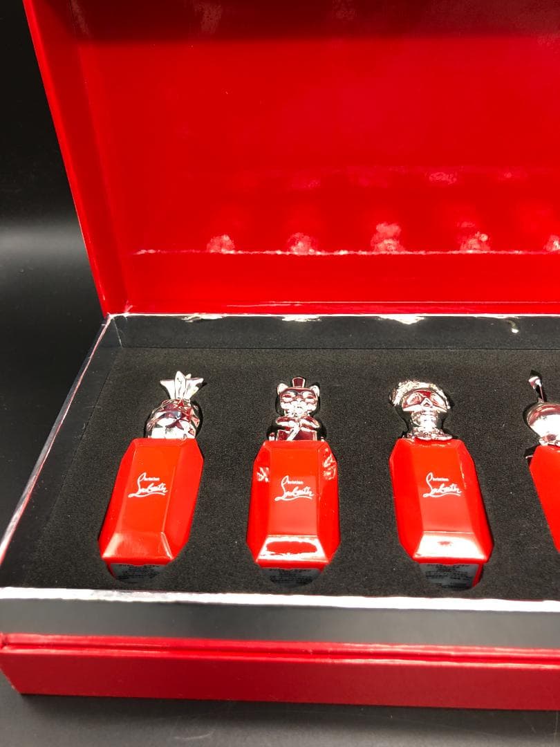 ほぼ未使用　クリスチャンルブタン　ルビワールド　ミニチュア香水セット