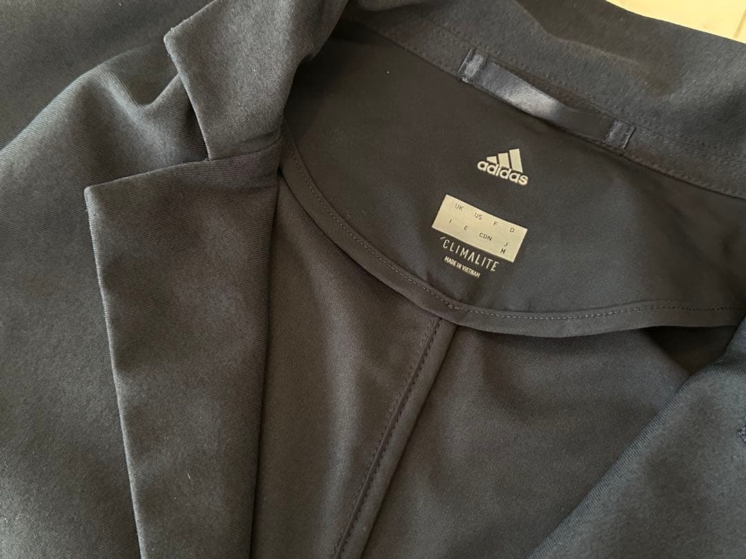 adidas 伊勢丹　セットアップ　アイコンスーツ