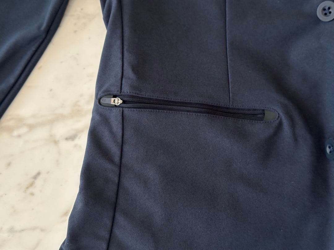 adidas 伊勢丹　セットアップ　アイコンスーツ