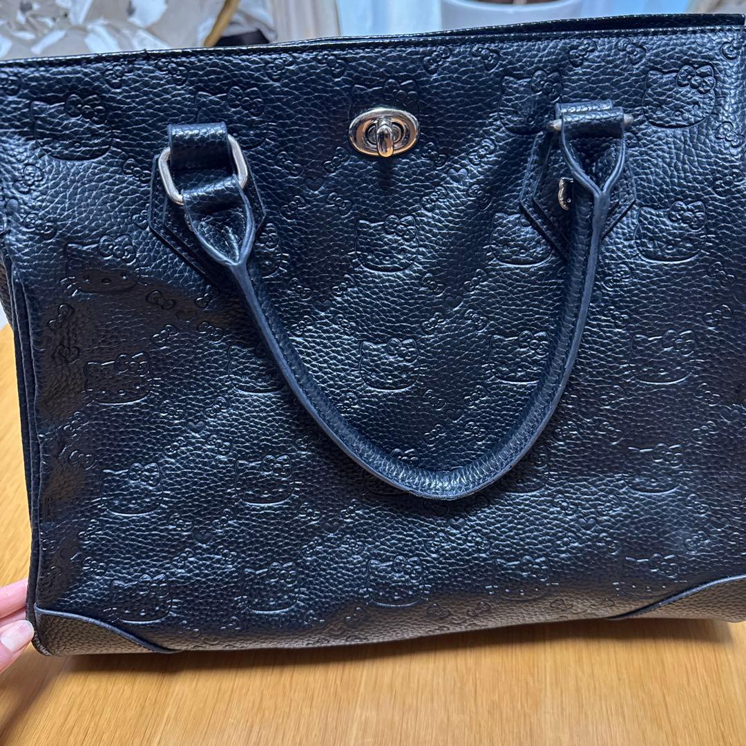 ラウンジフライ　ハローキティ コラボ型押しトートバッグ 黒