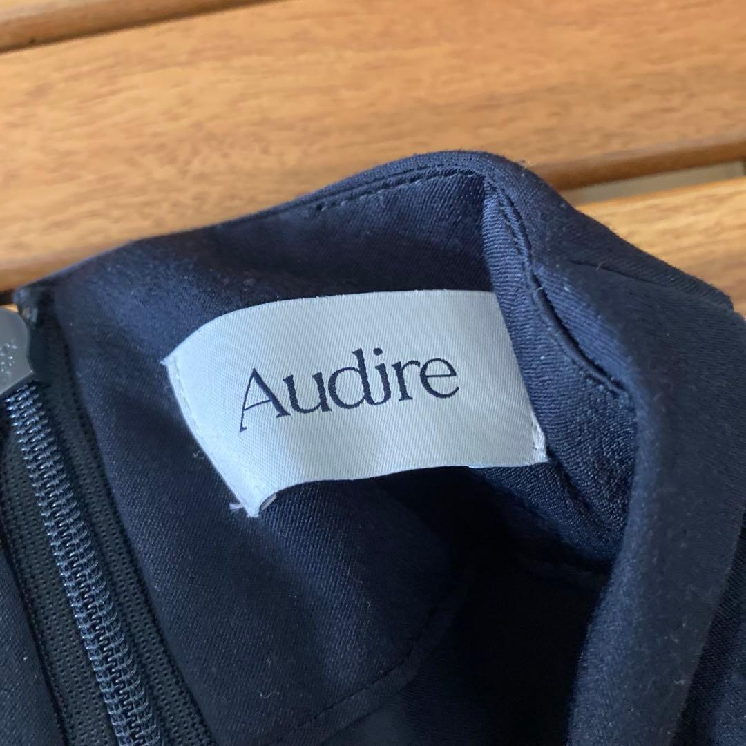 Audire ブラウス　ネイビー　ボタン