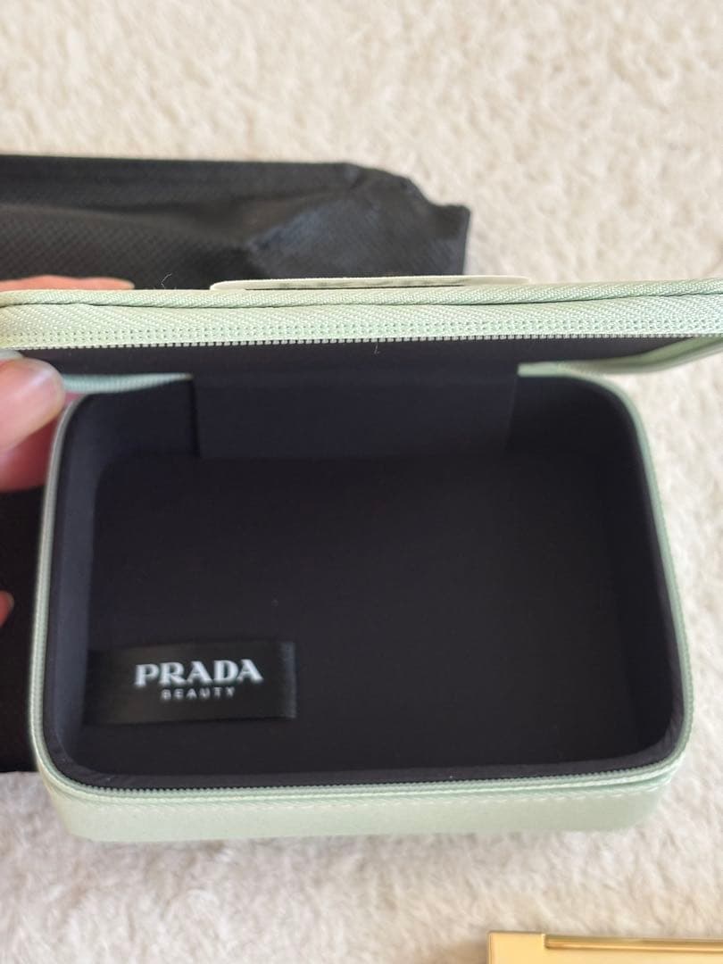 PRADA DIMENSIONS アイシャドウパレット　08 ポーチセット