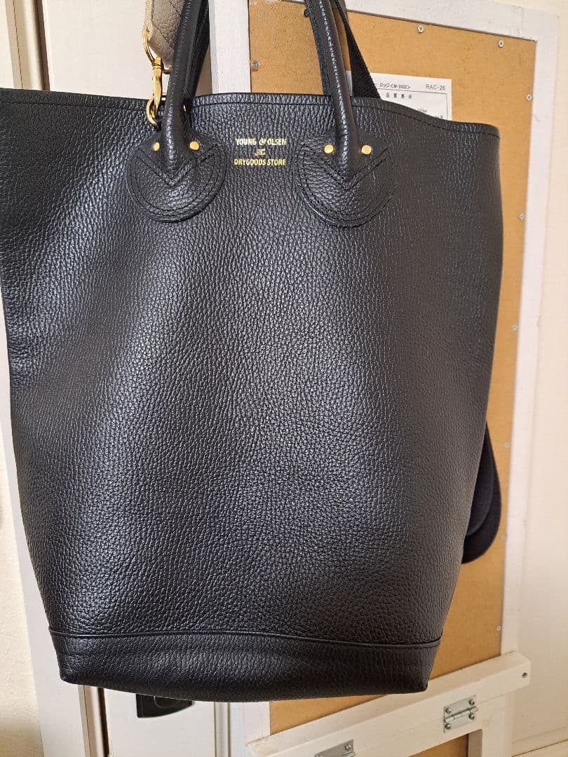 ヤングアンドオルセン　ブラックレザーバック