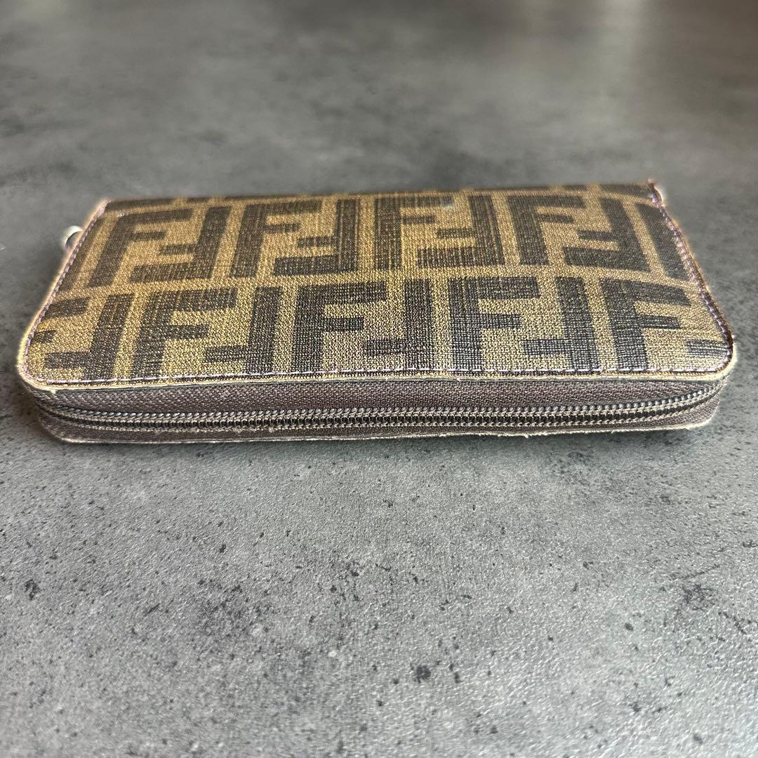 FENDI ズッカ柄　長財布 ラウンドファスナー　ラウンドジップ 内側パープル