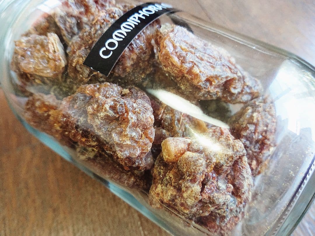 Myrrh SOMALIAコミフォラ ミルラ 没薬 天然樹脂香 [大きな樹脂岩]