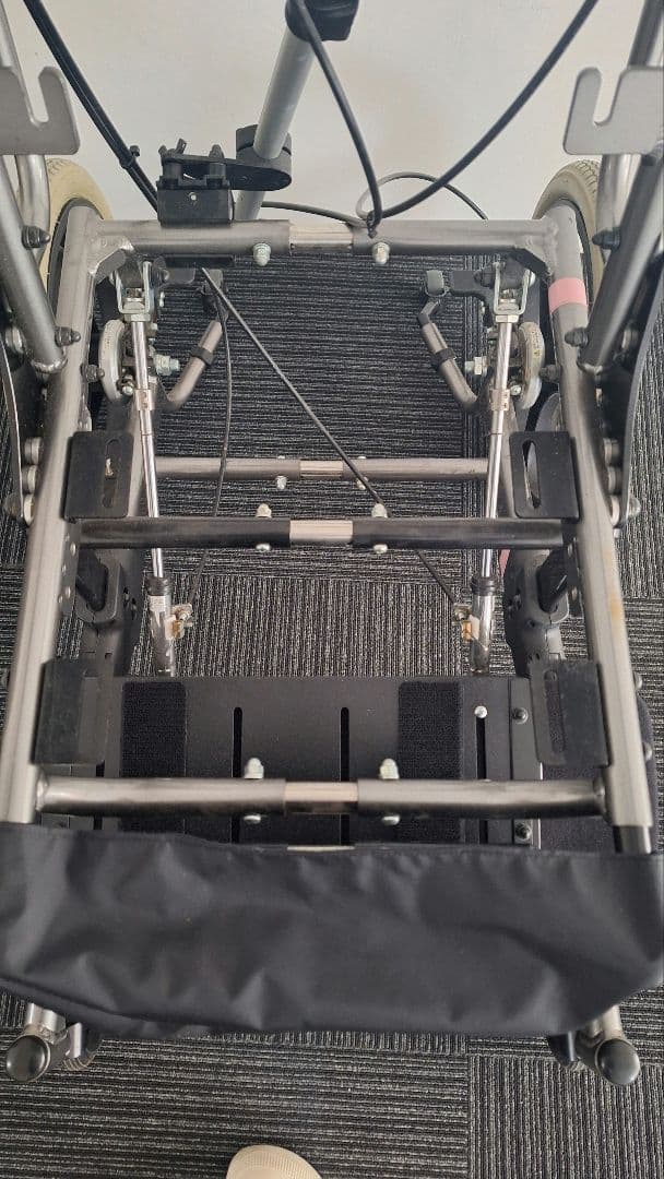 障害児バギー クッション無し