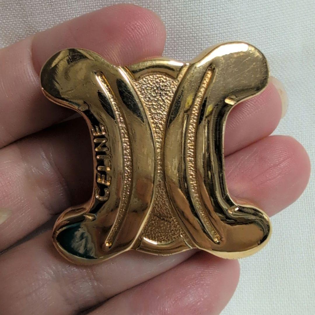 未使用　セリーヌ　トリオンフ　ロゴ　ブローチ　フランス製　ゴールド色