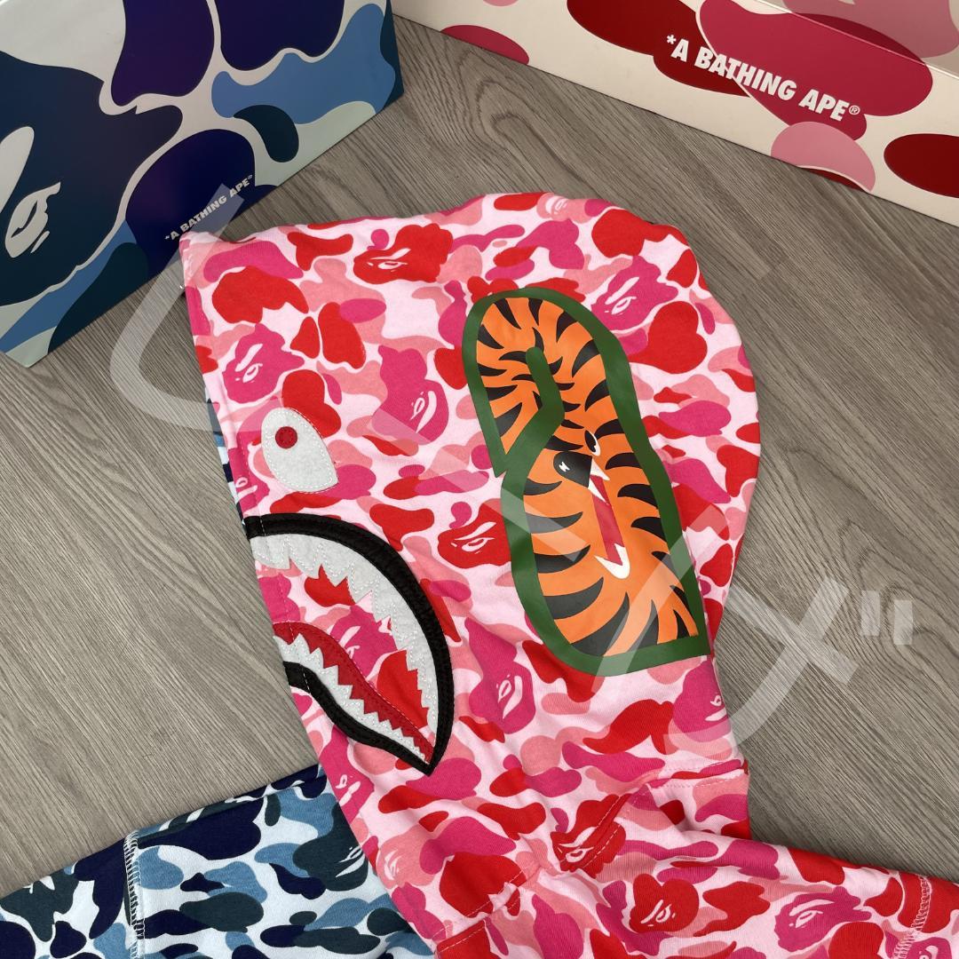 A BATHING APE 迷彩柄パーカー