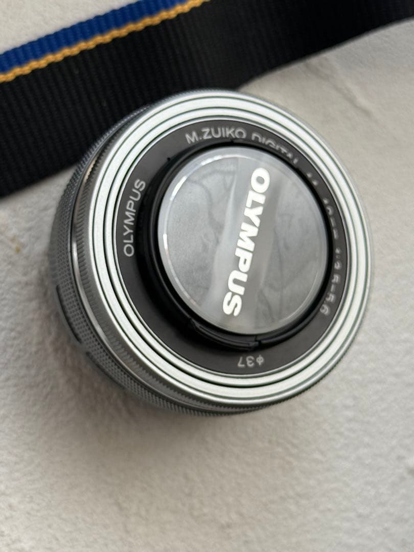 美品！ オリンパスOM-D E-M10 MarkIII デジタル一眼レフカメラ