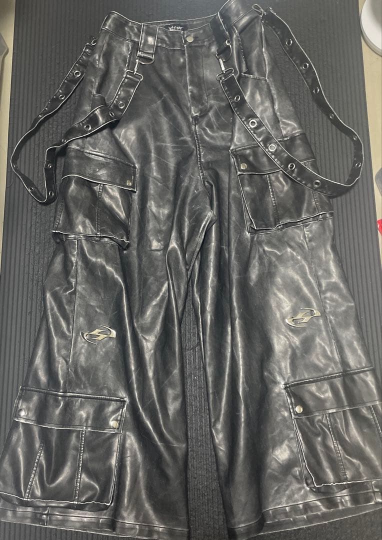 [ERAR] [完売品] 合皮サスペンダーメタルパーツカーゴパンツ　M