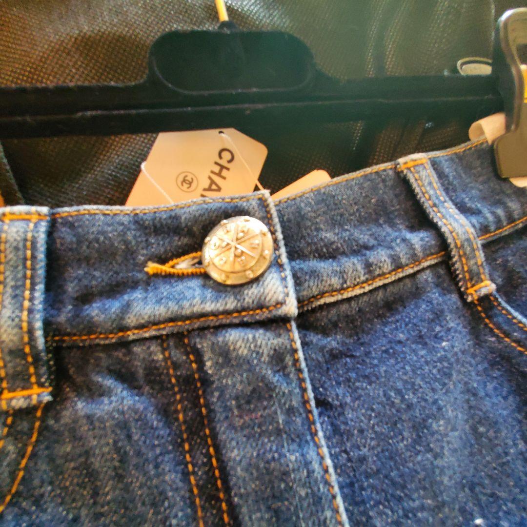 レア!未使用　CHANEL ロゴステッチ　デニムショートパンツ 　34 シャネル