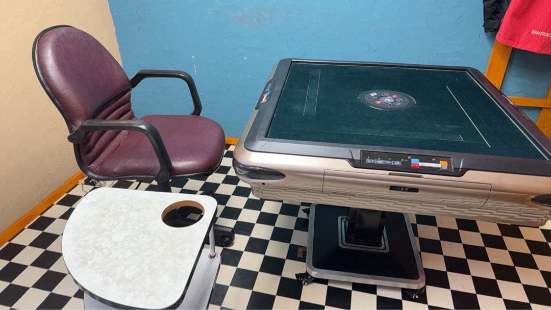 早い者勝ち‼️全自動 麻雀卓‼️椅子4脚&サイドテーブル３つ付き