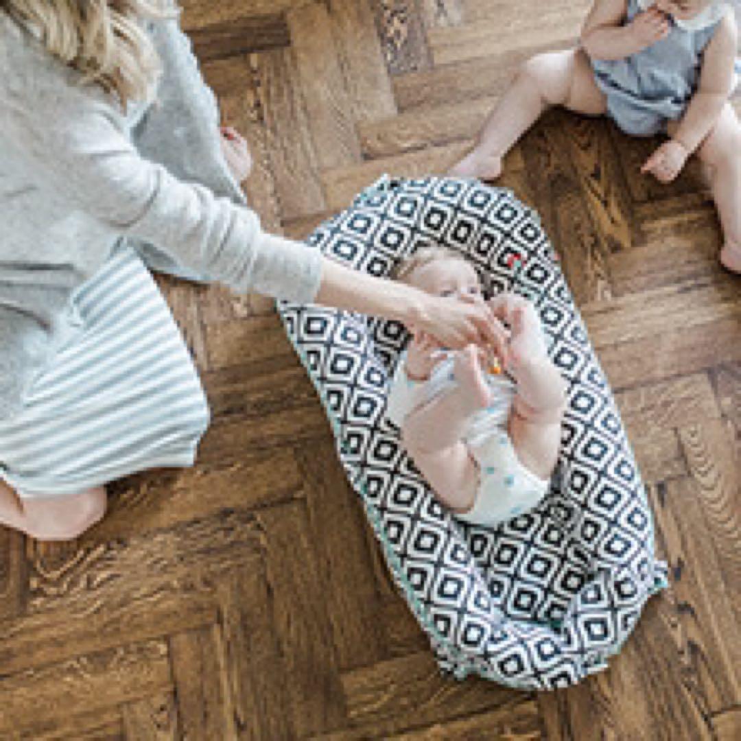 ドッカトット DockATot デラックス ベビーベッド 添い寝　トイアーチ