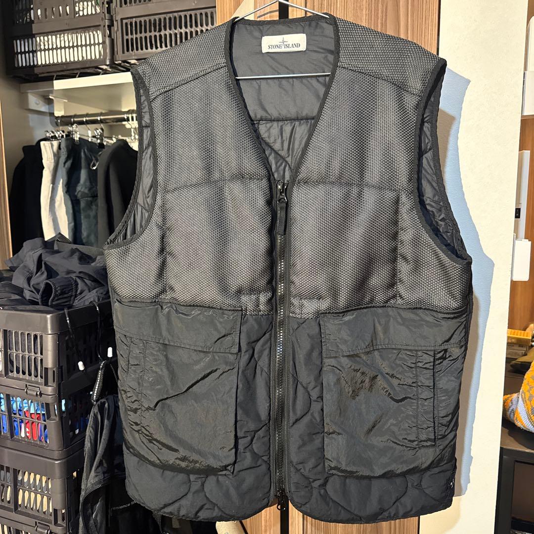 STONE  ブラック ベスト