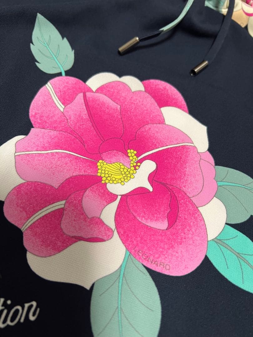 連休中更に更にお値下　レオナール スポーツ　美品チュニック吸湿速乾　44 濃紺