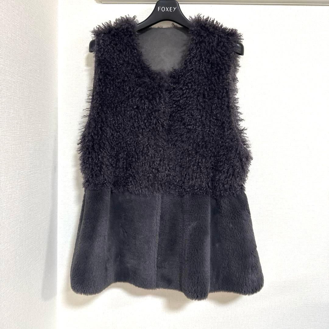 リバーシブル　ジレ　フェイクファー　ムートン　ダークグレー ノースリーブベスト