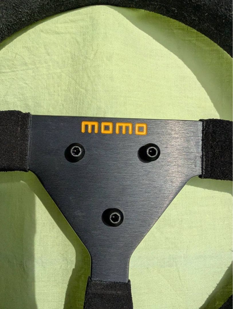 momo ステアリング 3スポーク 黒　スエード仕上げ