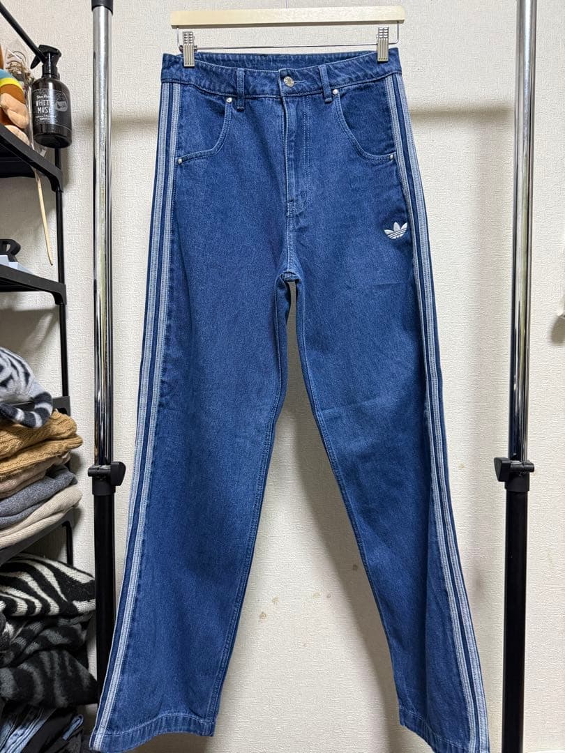 adidas ストライプデザイン デニムパンツ