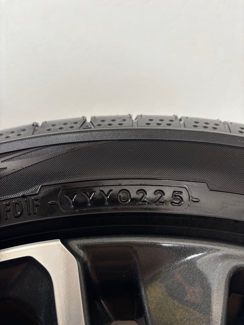 25年製60プリウス 純正アルミホイール タイヤセット4本　195/50R19