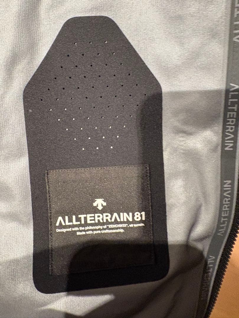 デサント　ゴアテックスシェルジャケット“ZENCHIKEI”