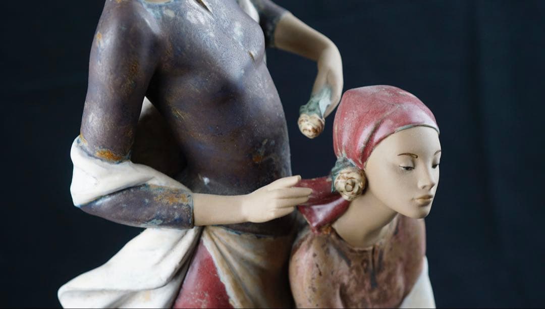 LLADRO 12070 リヤドロ「髪をすく姉妹」