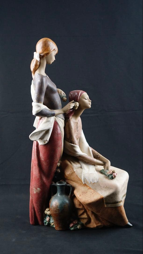 LLADRO 12070 リヤドロ「髪をすく姉妹」