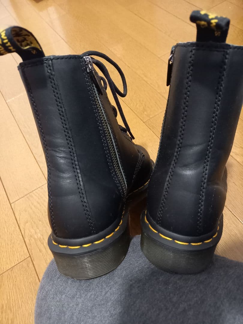 ドクターマーチン　ブラック ジッパー付き ブーツ