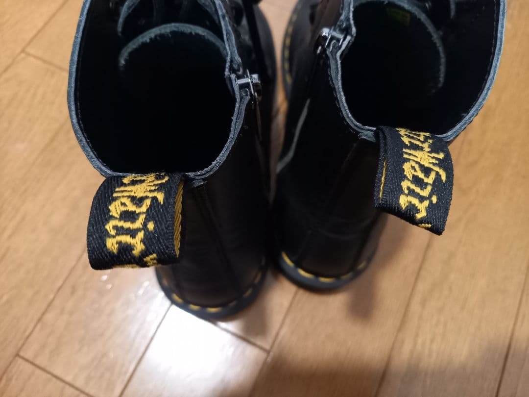 ドクターマーチン　ブラック ジッパー付き ブーツ