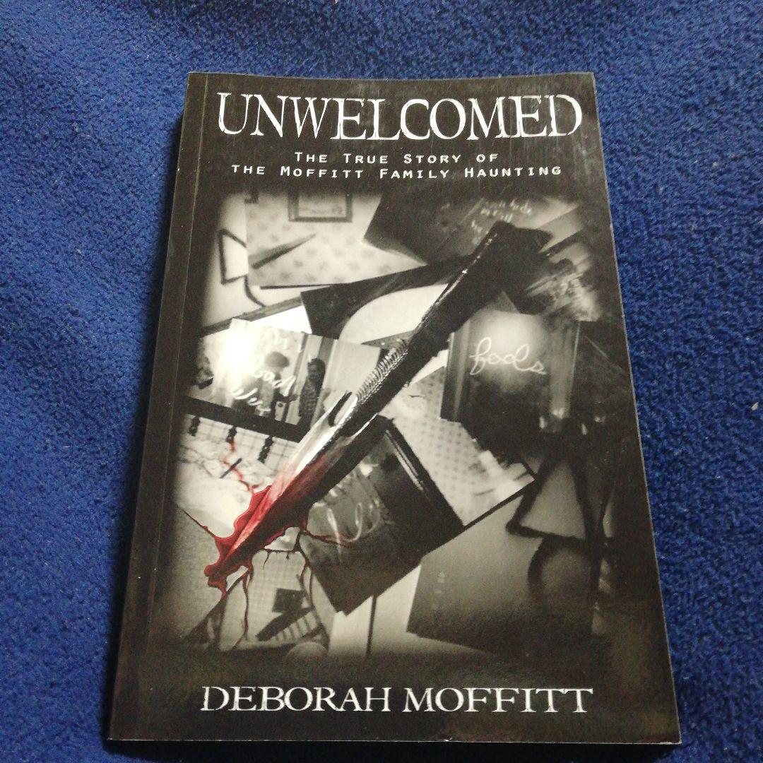 洋書 UNWELCOMED: The Moffitt Family Haunting