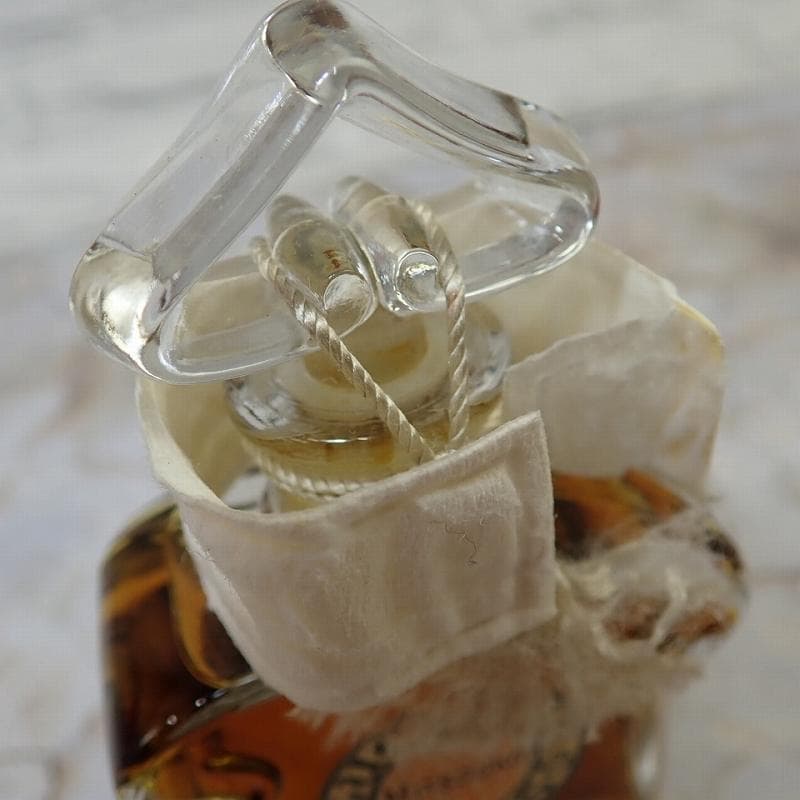 RU-6135　GUERLAIN MITSOUKO　香水