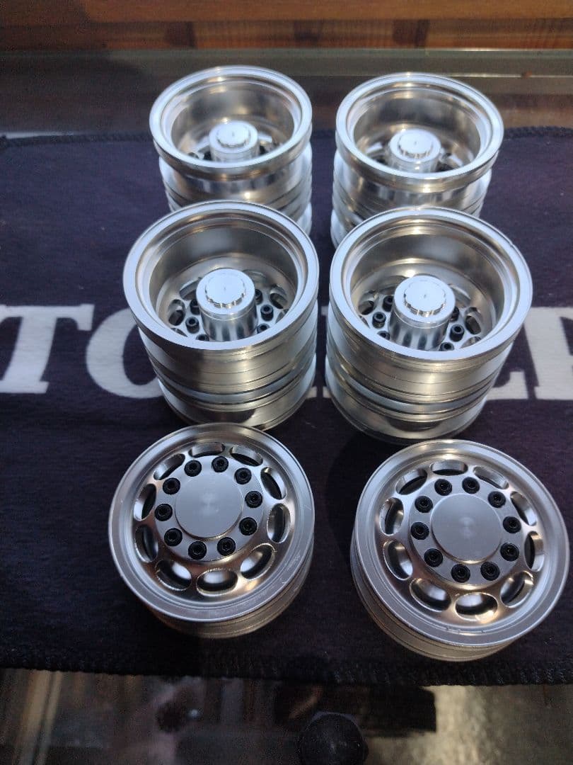 【新同品】タミヤ1/14トレーラー 3軸車用アルミホイールセット