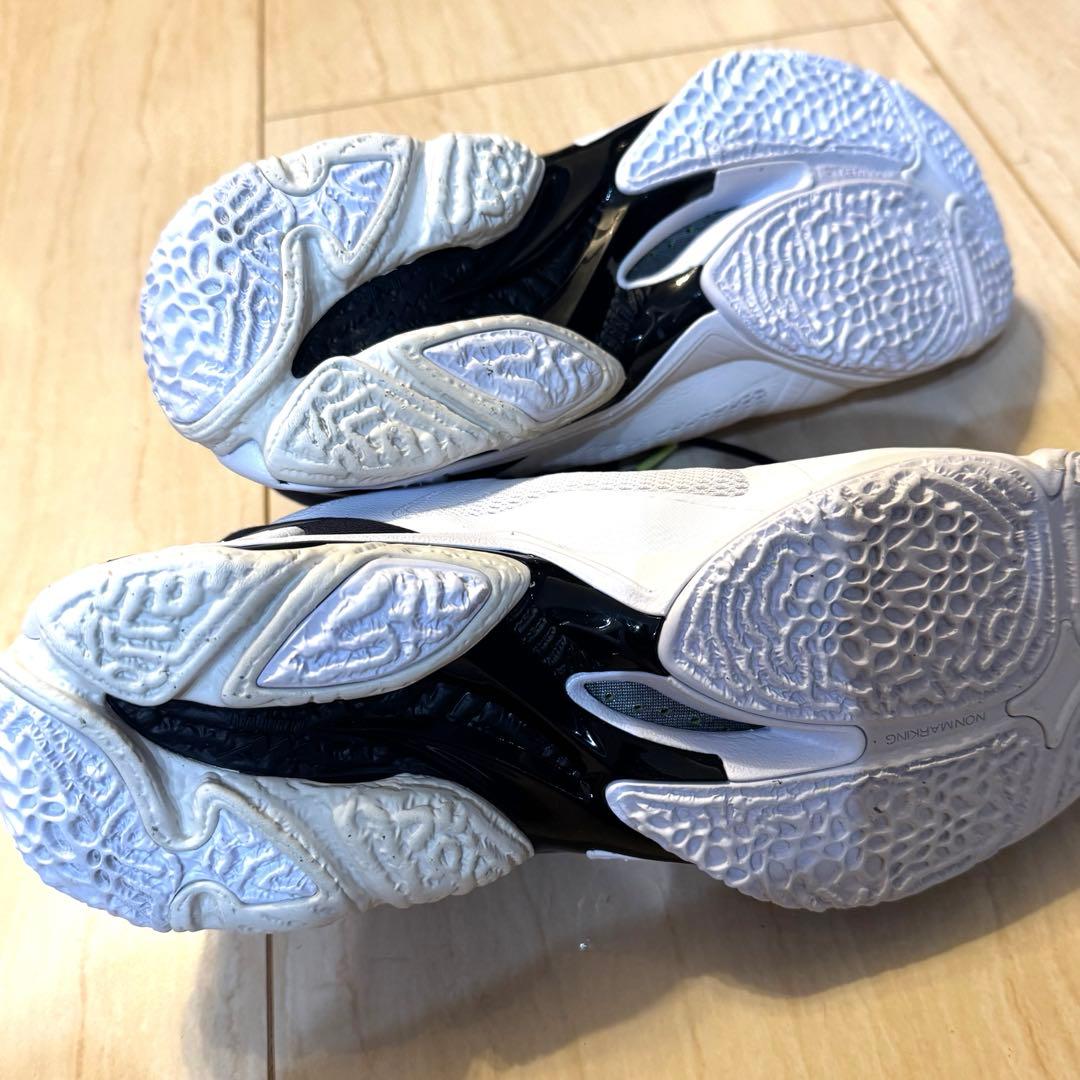 ミズノ WAVE LIGHTNING Z8 V1GA240051 バレーボール