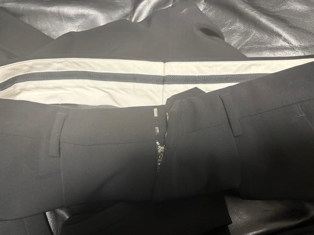 ブラック スラックス