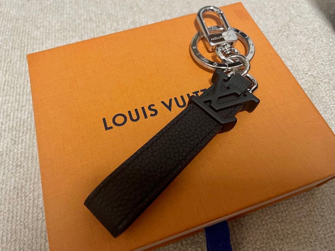 「美品」LOUIS VUITTON ブラック キーホルダー