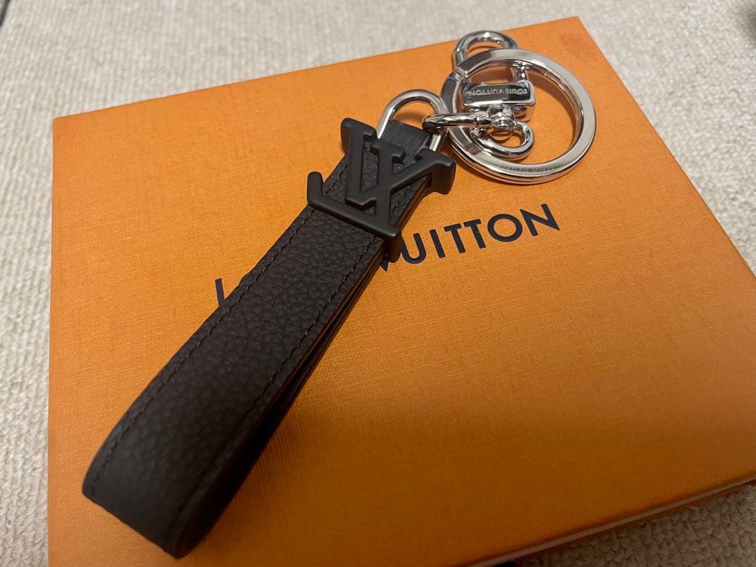 「美品」LOUIS VUITTON ブラック キーホルダー